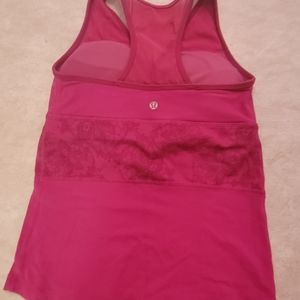 Vintage lululemon running tanktop and in NEW condition.